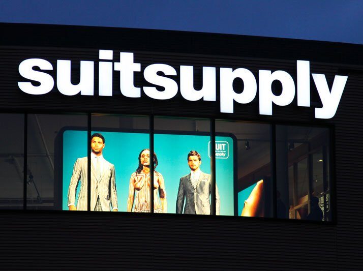 LED scherm voor suitsupply