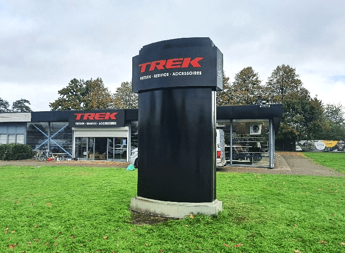 Reclamezuil zwart met logo TREK