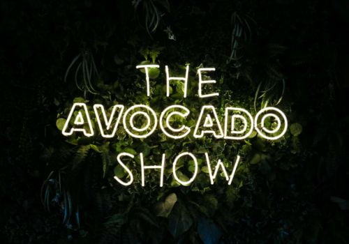 The avocado show neon bedrijfslogo