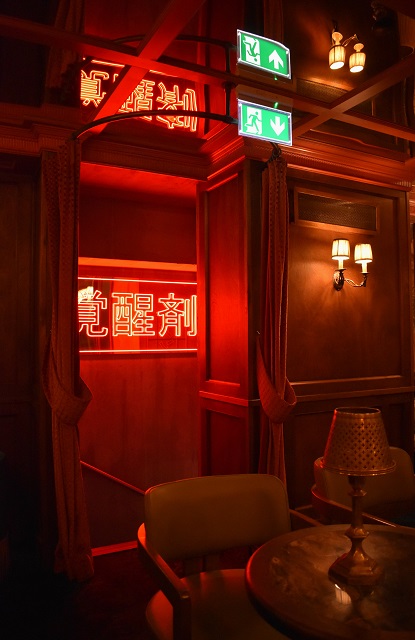 japans neon rood pandemie kinkerstraat amsterdam