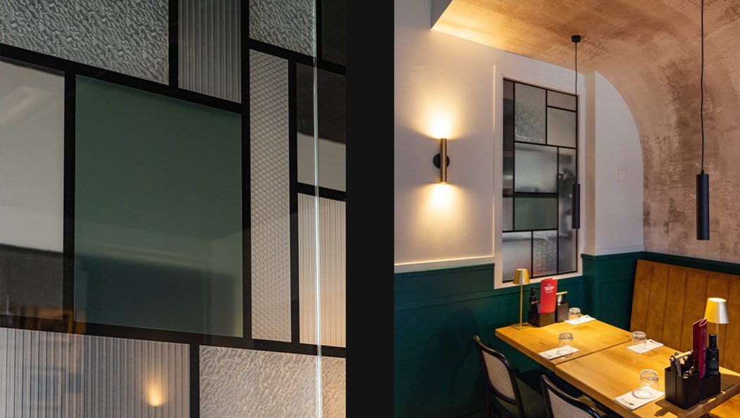 Glas-in-lood stickers op raam restaurant Trattoria Boretti Amsterdam