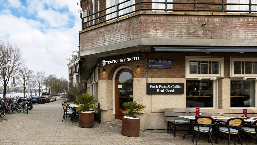 Verlichte doosletters en verlicht logo Trattoria Boretti Amsterdam