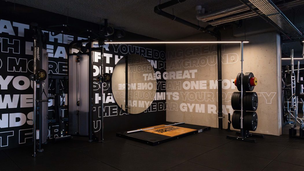 Grote muurprint sportschool TrainMore
