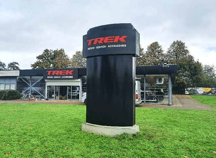 Reclamezuil zwart met logo TREK