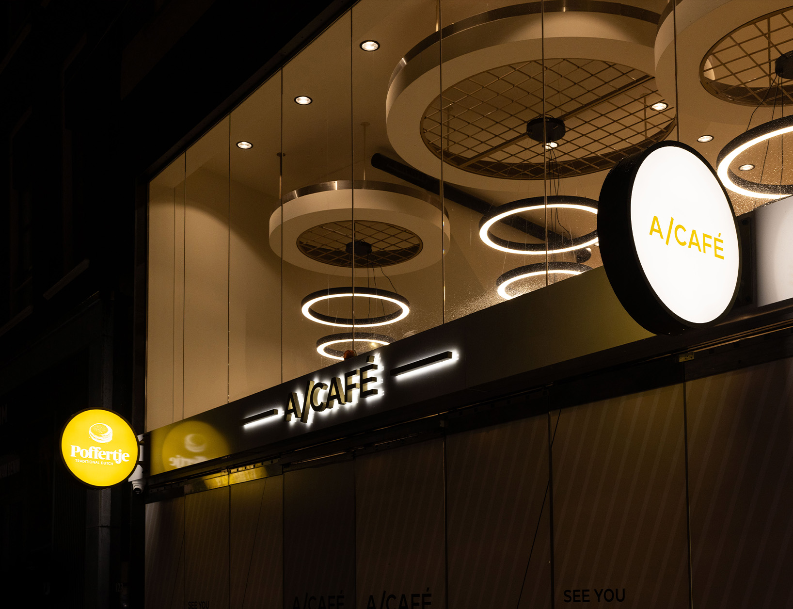 doosletters & lichtbakken A/Cafe Amsterdam