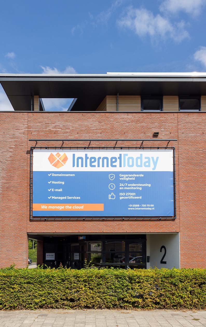 Spandoek bedrijfspand Internet Today