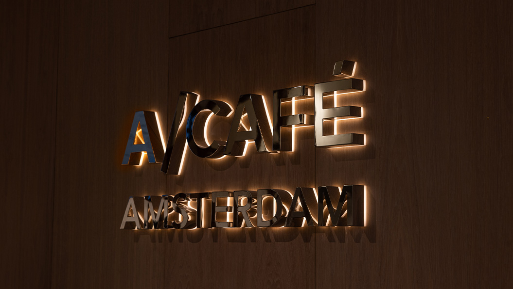 Verlichte RVS doosletters A/Cafe Amsterdam