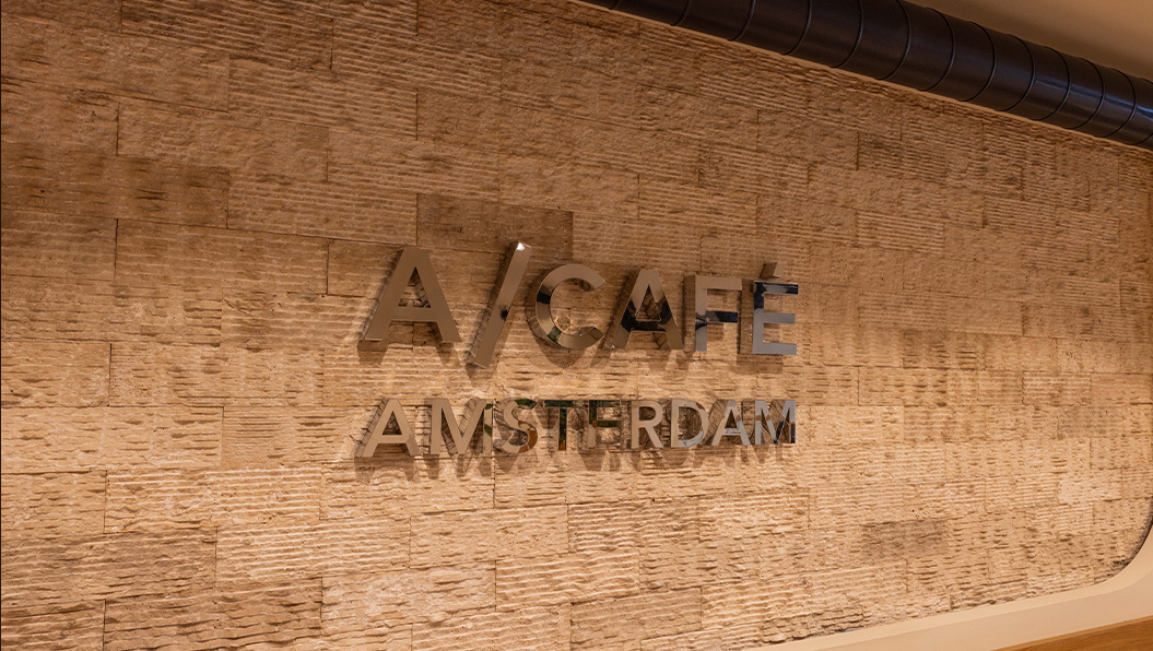 Onverlichte RVS doosletters A/Cafe Amsterdam