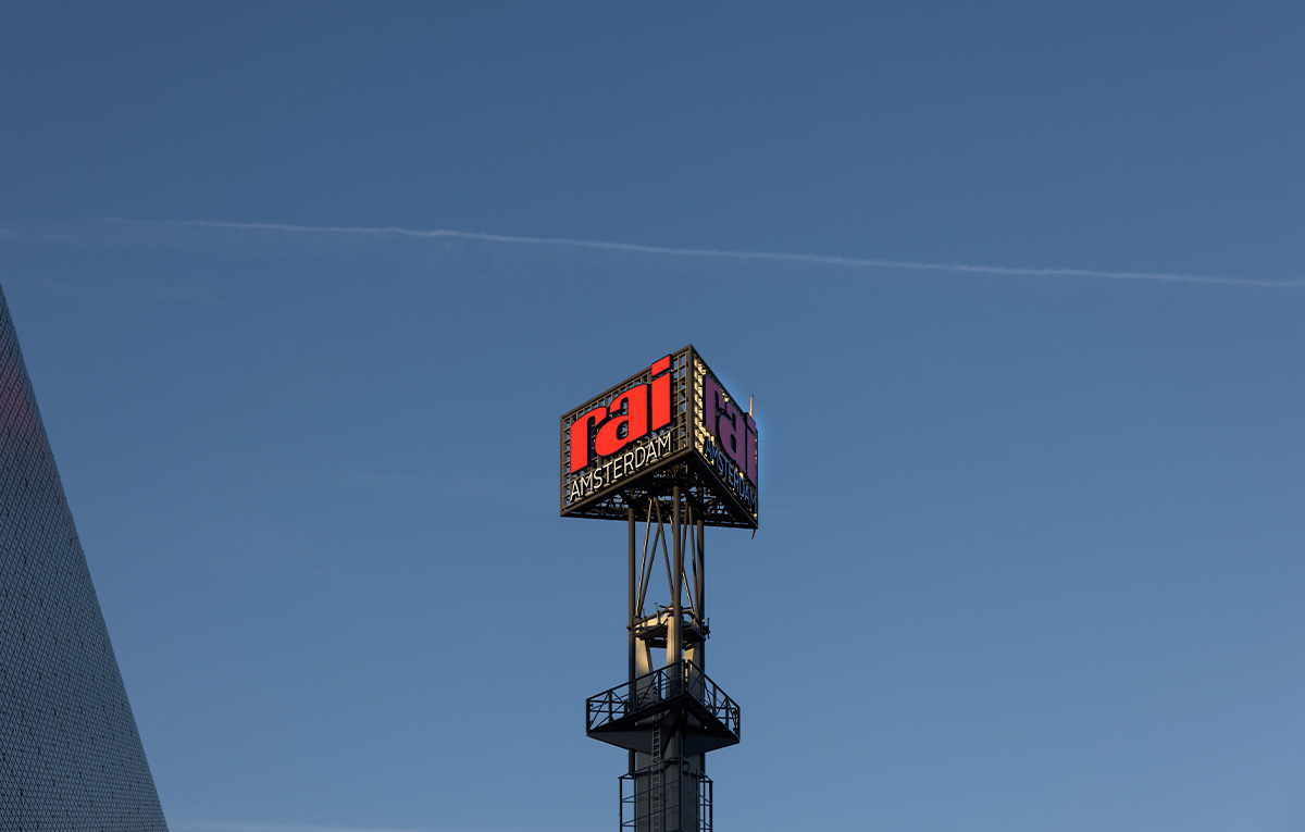 Grote verlichte doosletters RAI Amsterdam