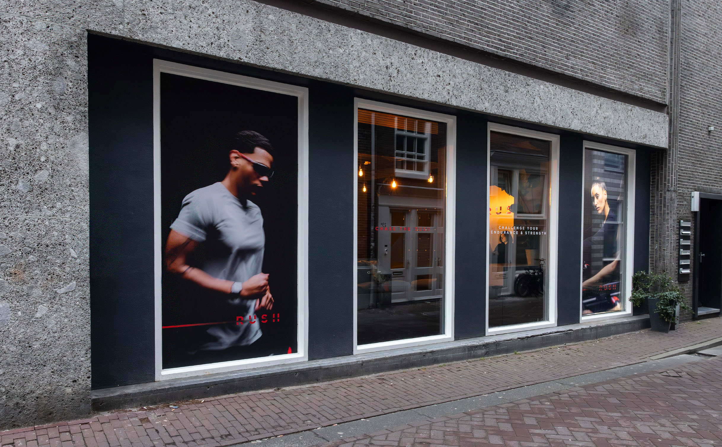 Raambelettering & stickers Rush Amsterdam