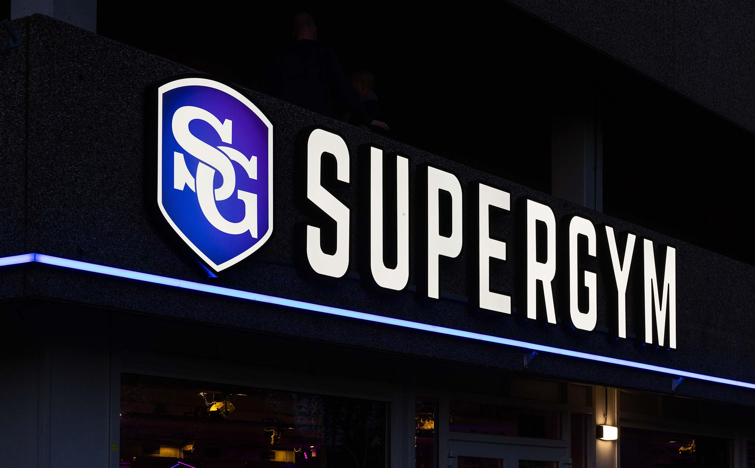 Doosletters en dynamische led-lichtlijn supergym rijswijk