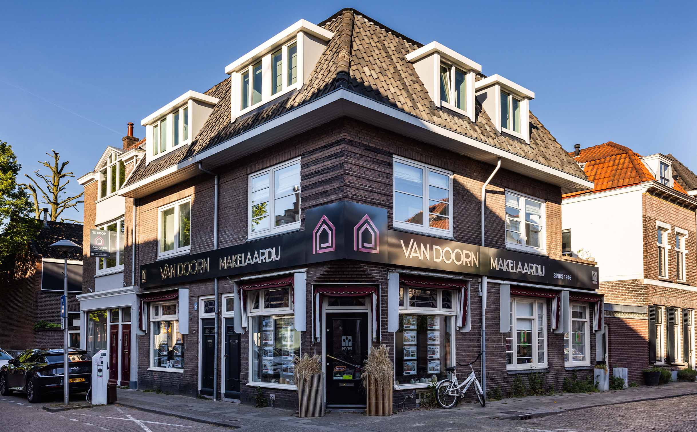 Aluminium casco voorzien van doorgestoken letters Van Doorn Makelaardij