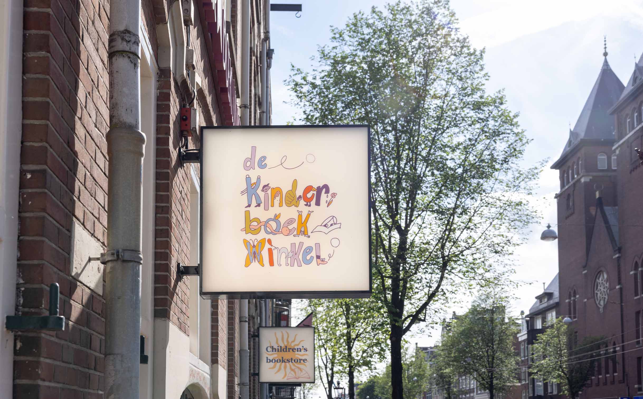 full colour lichtbak kinderboekwinkel Amsterdam