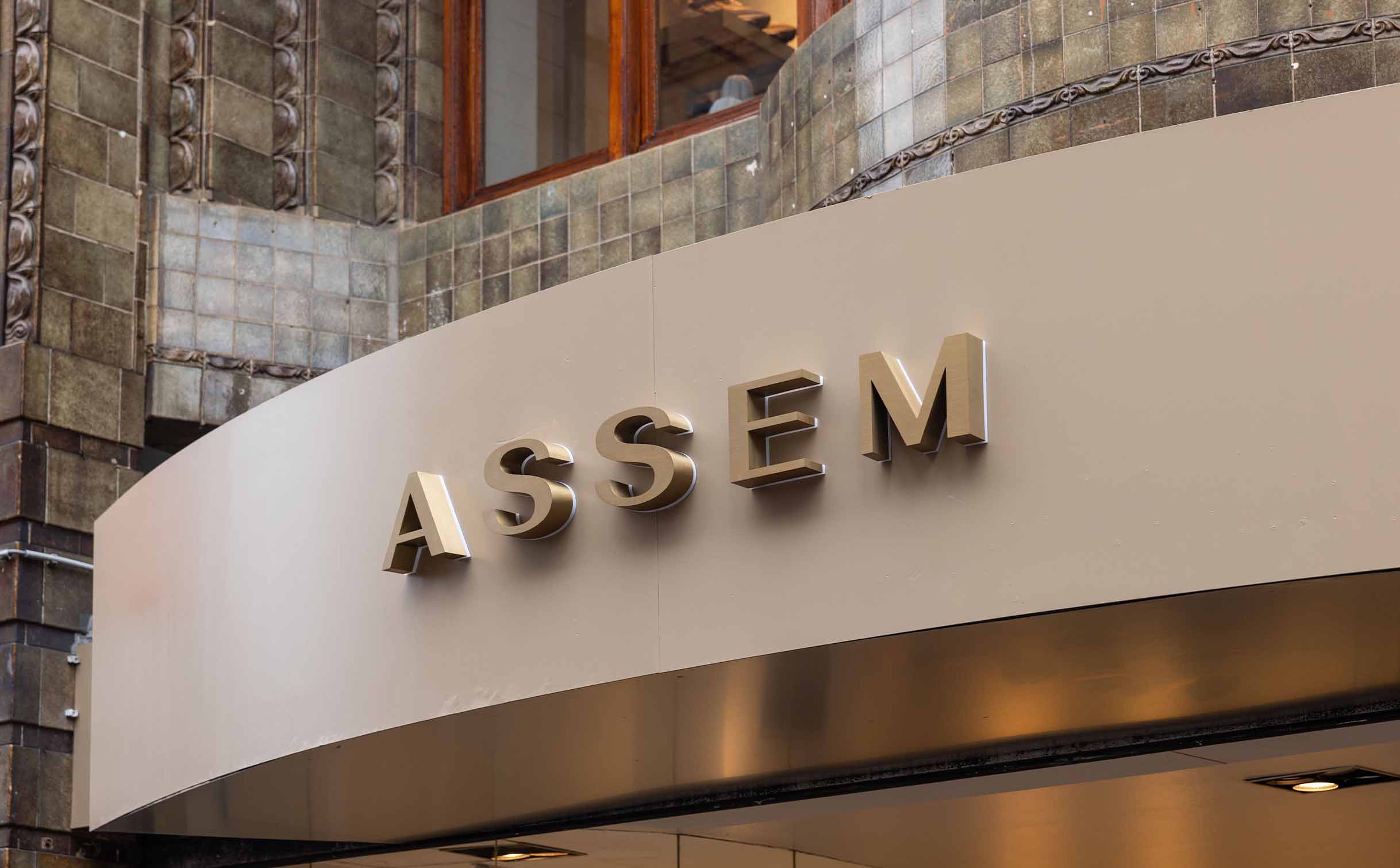 Side verlichte doosletters Assem Haarlem