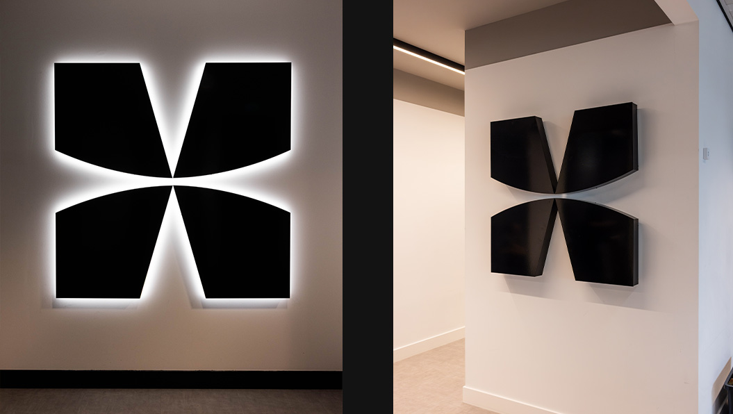 Verlichte en onverlichte logo kantoor Hypersolid Alkmaar